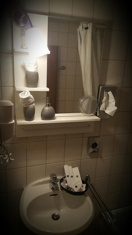 Oberkasseler Hof 3*